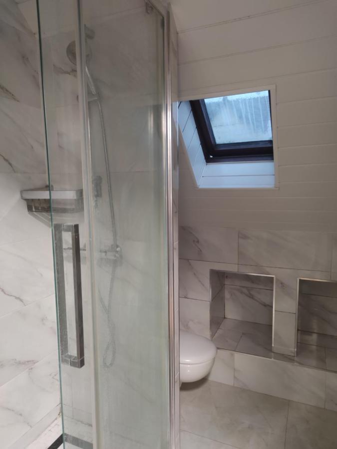 Chambre Privee A Bobigny -Salle De Bain Et Toilettes Sont Commune, -Pas De Cuisine Exterior foto