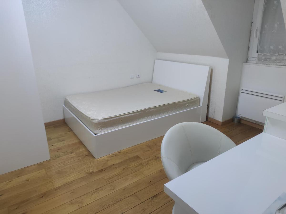 Chambre Privee A Bobigny -Salle De Bain Et Toilettes Sont Commune, -Pas De Cuisine Exterior foto