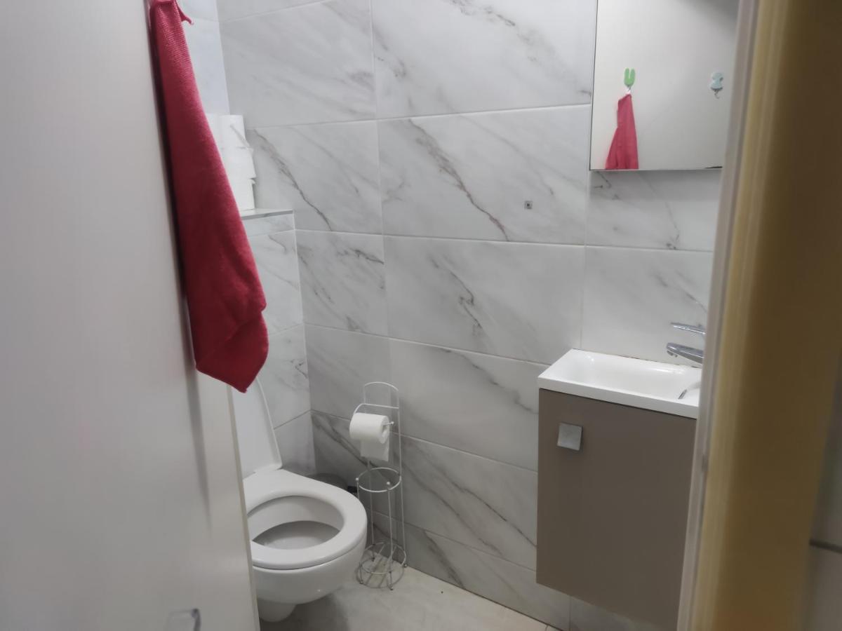 Chambre Privee A Bobigny -Salle De Bain Et Toilettes Sont Commune, -Pas De Cuisine Exterior foto
