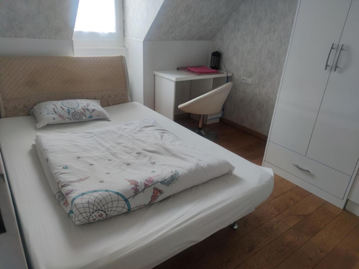 Chambre Privee A Bobigny -Salle De Bain Et Toilettes Sont Commune, -Pas De Cuisine Exterior foto